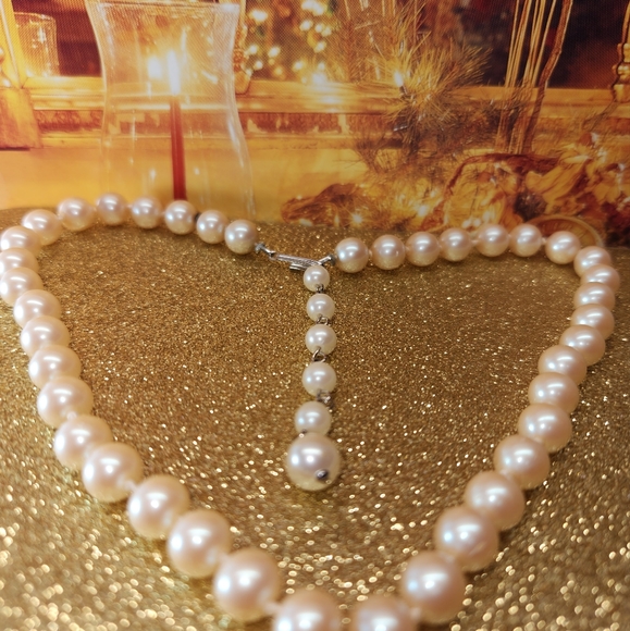 #1808 AKOYA JAPANESE CULTURED PEARLS 8